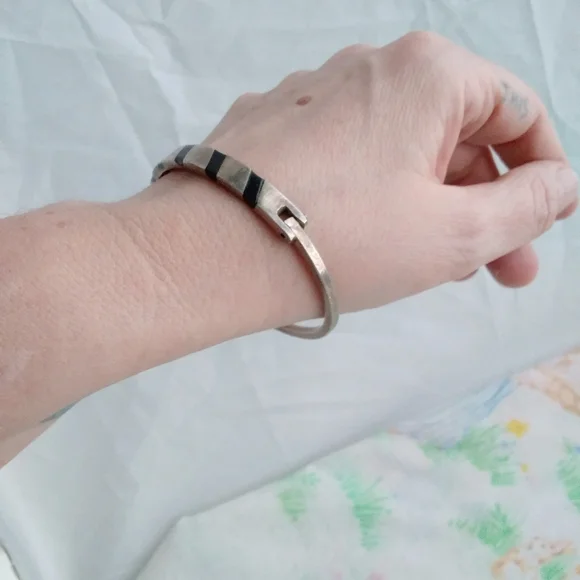 Vintage Silver Onyx Hinge Bracelet - Picture 3 of 12